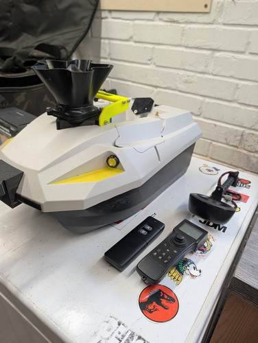 Fishing bait boat - rc, w/